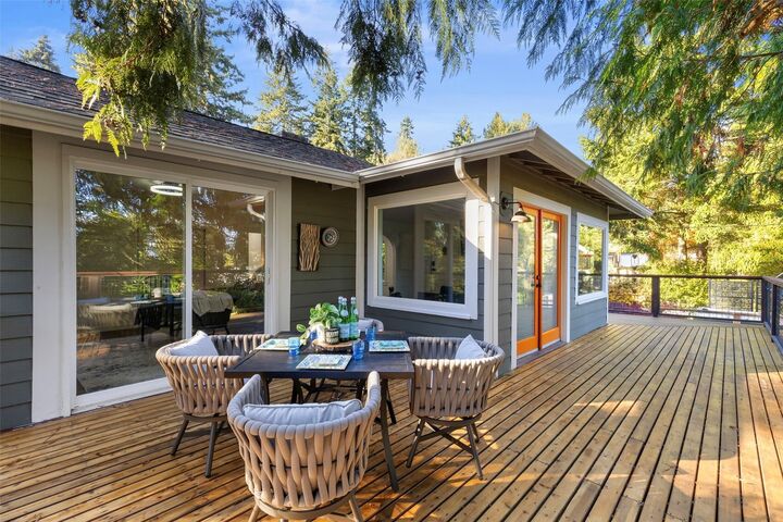 Property Photo:  18481  1st Avenue NE  WA 98392 