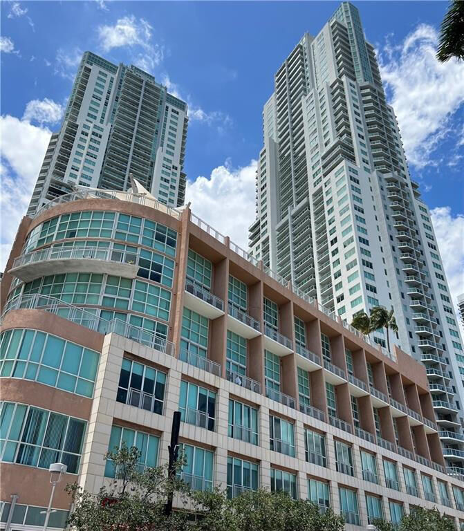 Property Photo:  253 NE 2nd Avenue 2710  FL 33132 