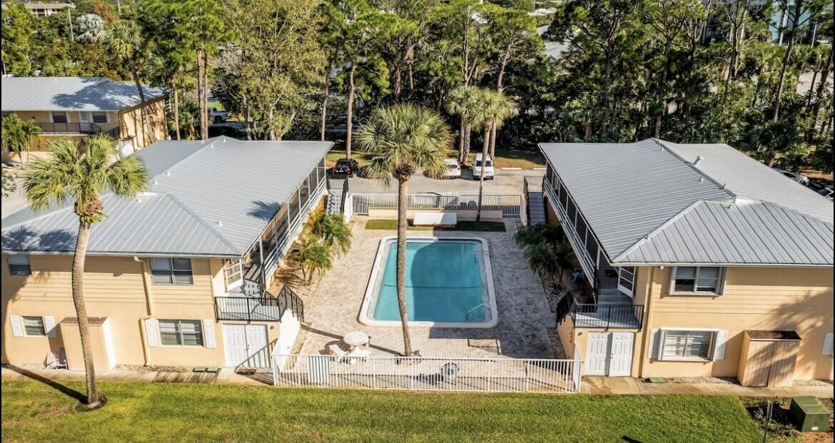 Property Photo:  333 SE Martin Avenue 1-I  FL 34996 