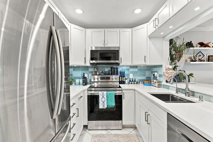 Property Photo: 2201 SE 9th Street 207 FL 33062