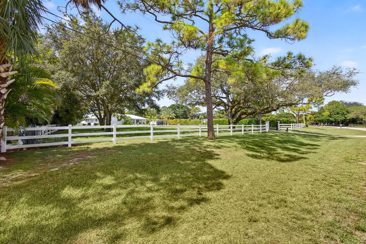 Property Photo:  4628 Square Lake Drive  FL 33418 
