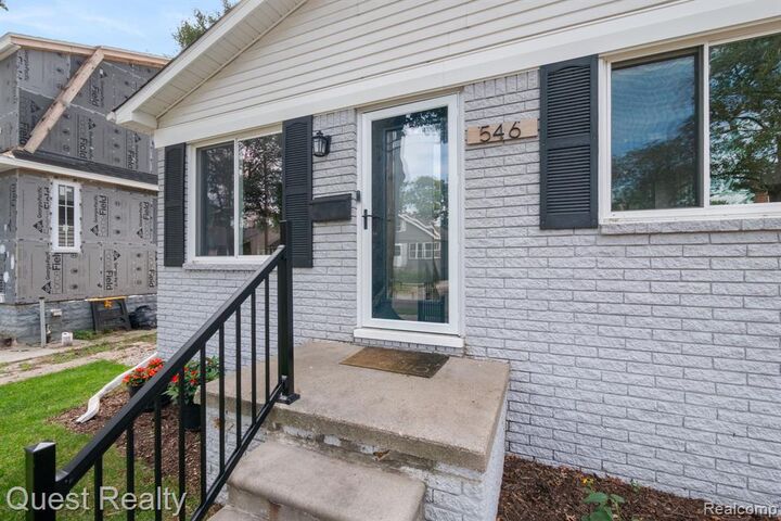 Property Photo: 546 E Drayton Street MI 48220