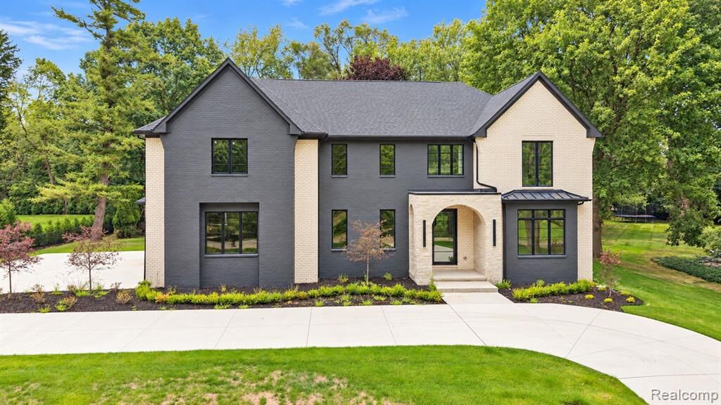 Property Photo:  4546 Niagara Lane  MI 48301 