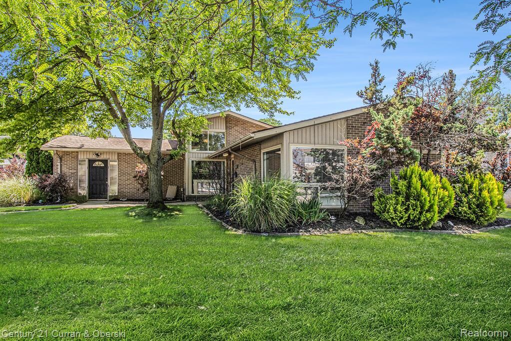 Property Photo:  30107 Mason Street  MI 48154 