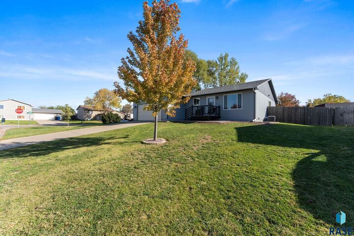 Property Photo: 208 N Steven St SD 57077