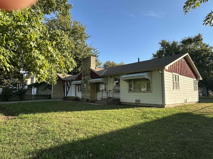 Property Photo:  216 Riverview St  KS 67039 