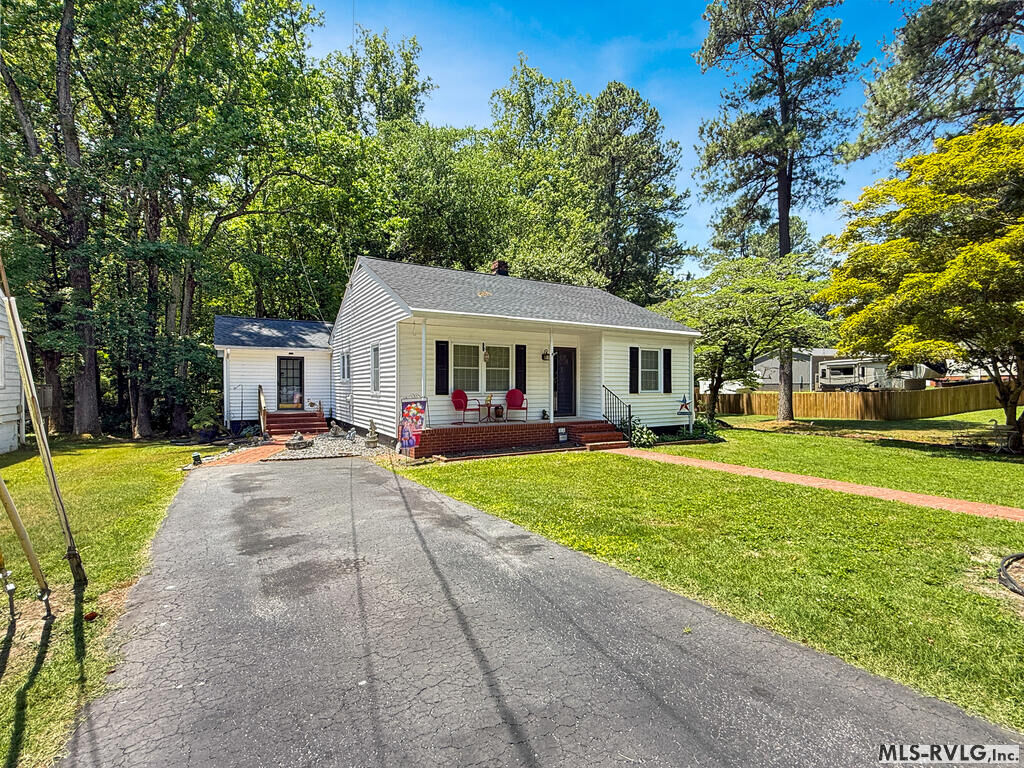Property Photo:  515 High St  VA 23970 