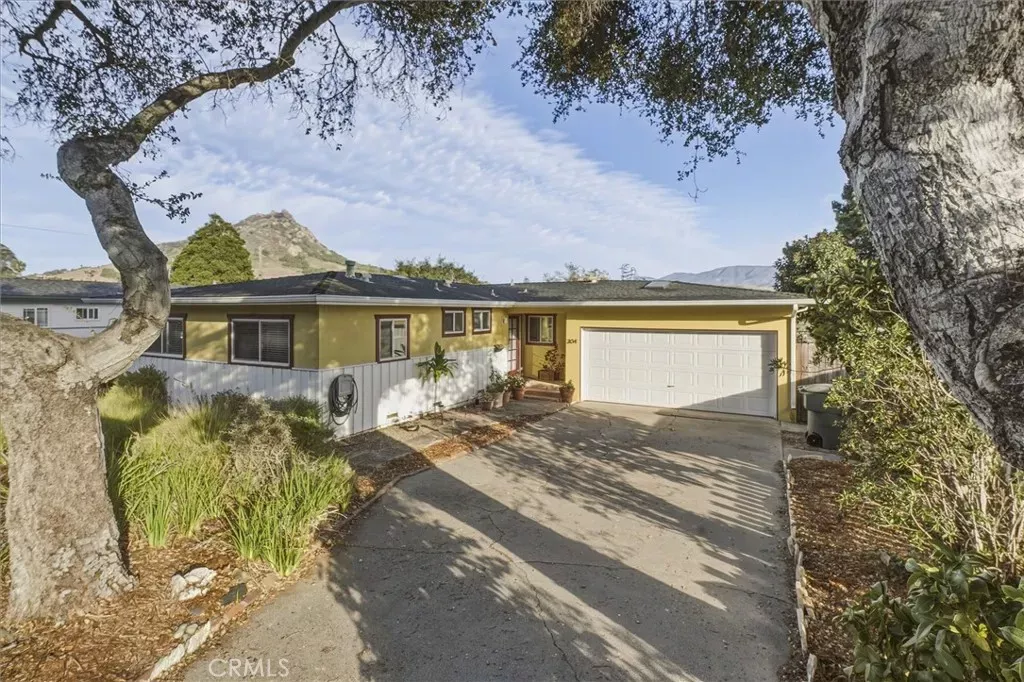 Property Photo:  304 Luneta Drive  CA 93405 