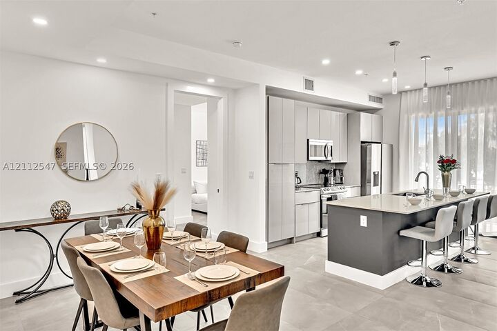 Property Photo: 2100 Miami Rd 204 FL 33316