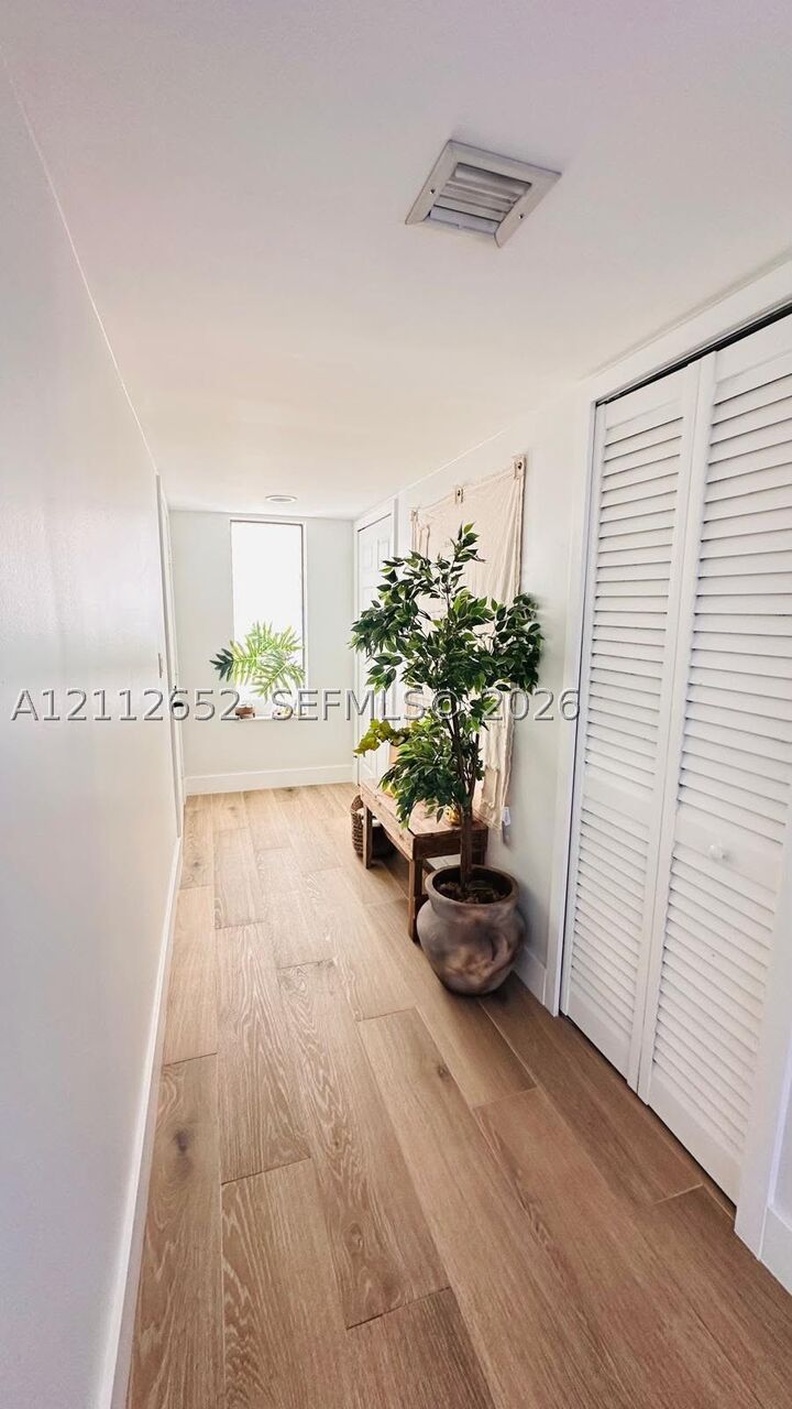 Property Photo:  223 Lakeview Dr 204  FL 33326 