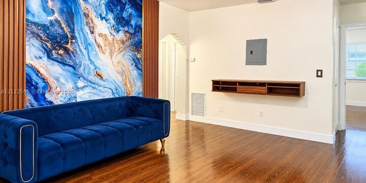 Property Photo: 984 SW 9th St 2 FL 33130
