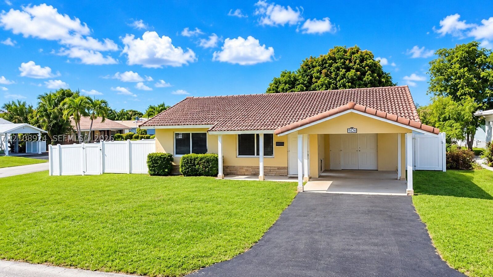 Property Photo:  7607 NW 66th Ter  FL 33321 