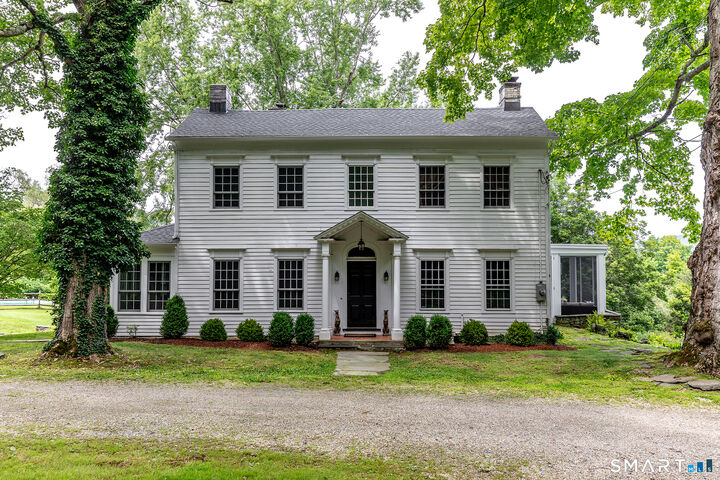 Property Photo:  
