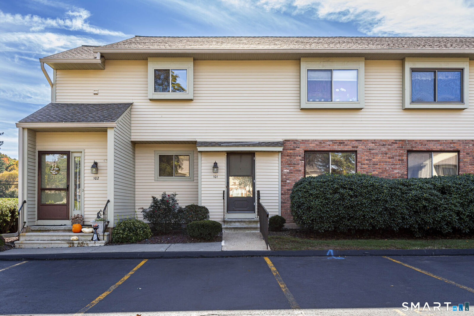 Property Photo:  101 Summer Hill Drive 101  CT 06074 