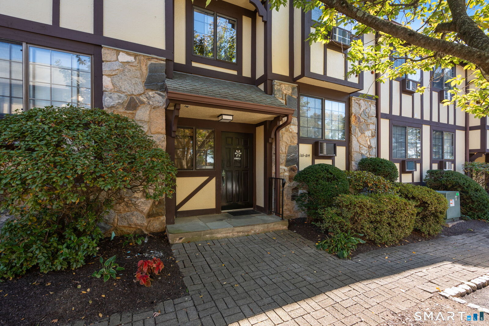 Property Photo:  50 Aiken Street 184  CT 06851 
