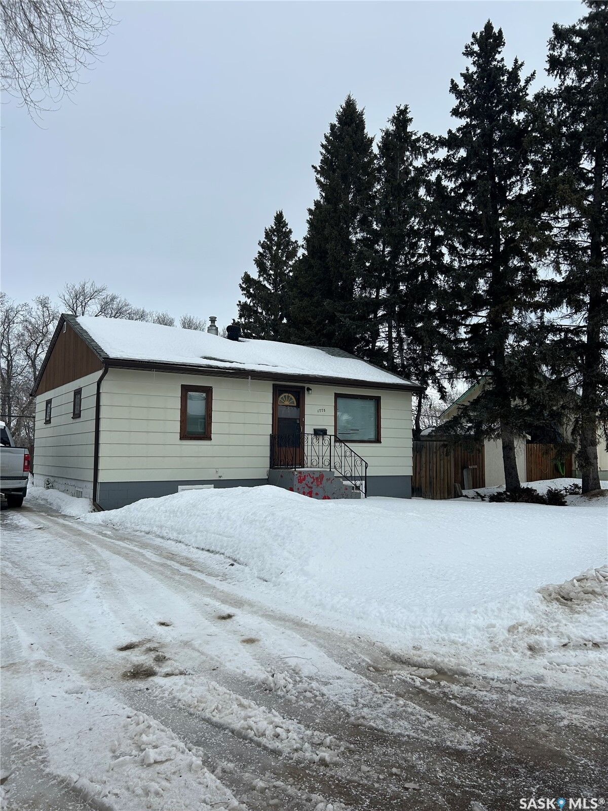 Property Photo: 1778 13th Street W SK S6V 3K1