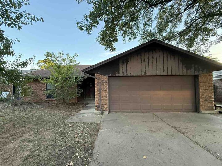 Property Photo: 1601 E 3rd Avenue OK 74074