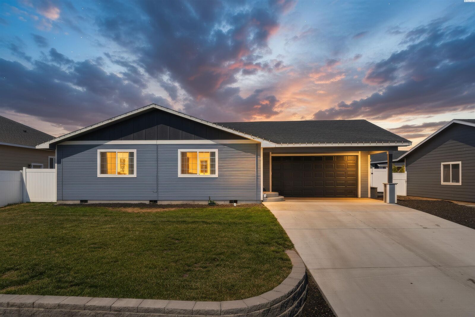 Property Photo:  609 Eagle Nest  WA 98932 