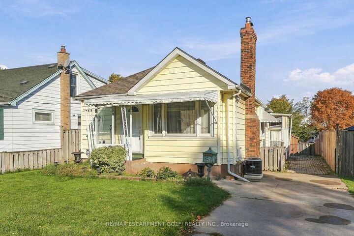 Photo de la propriété:  34 Pinecrest Avenue  ON L2T 1C8 