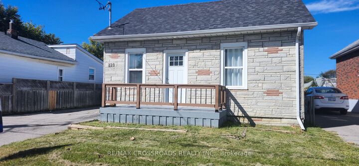 Property Photo:  220 McNaughton Avenue Front Unit-Main Floor  ON L1H 3B6 