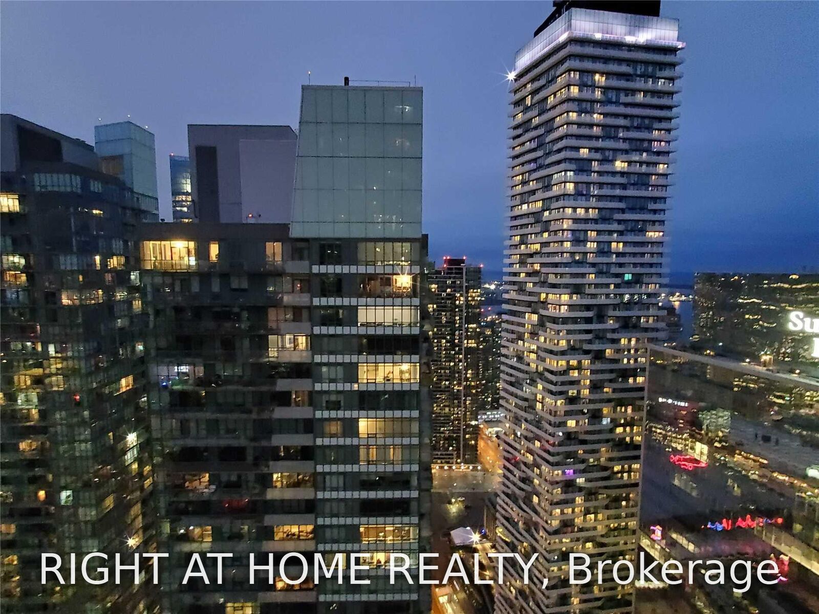 Photo de la propriété:  14 York Street 4902  ON M5R 2G3 