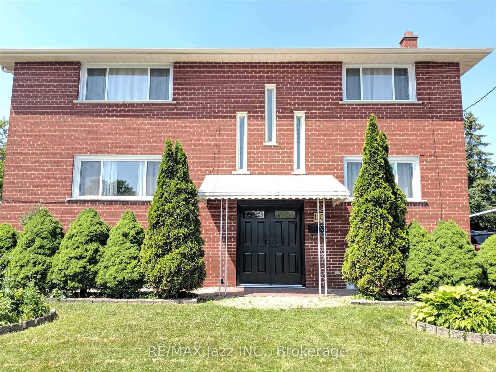 Property Photo:  110 Cabot Street  ON L1J 5R7 