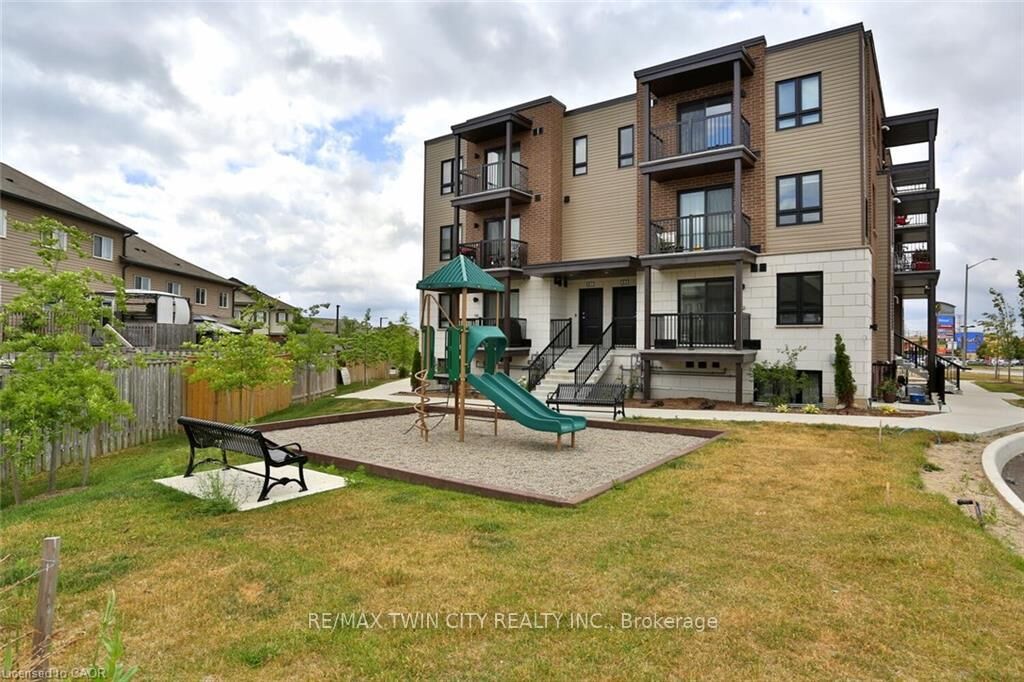 Property Photo: 1331 Countrystone Drive ON N2N 3R9