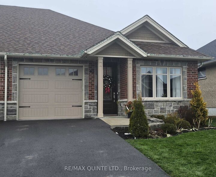 Property Photo:  60 Singleton Street  ON K0K 1H0 