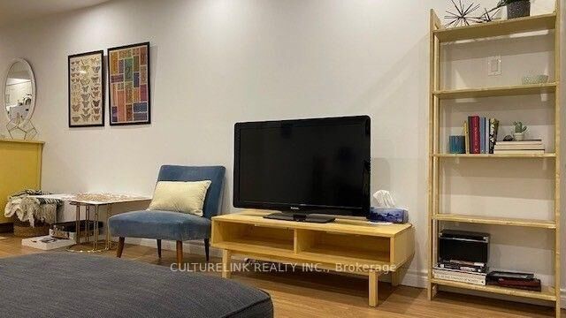 Property Photo:  119 Montrose Avenue Lower  ON M6J 2T6 