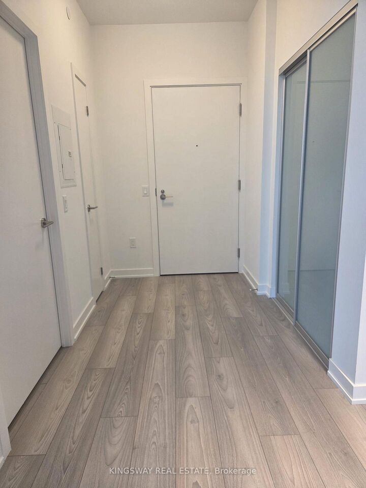 Property Photo: 110 Broadway Avenue 1208 ON M4P 1V7