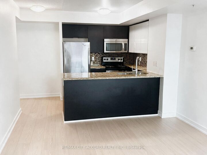 Property Photo:  5740 Yonge Street 507  ON M2M 0B1 