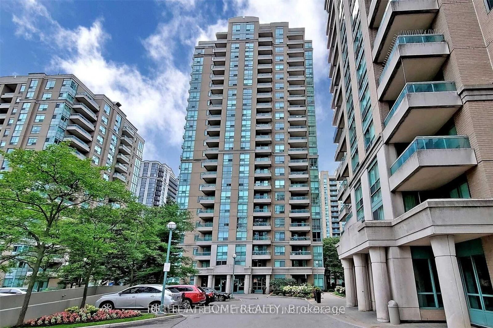 Property Photo: 3 Pemberton Avenue 1706 ON M2M 4M1