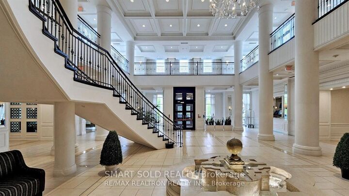 Property Photo: 15 Greenview Avenue 2413 ON M2M 4M7