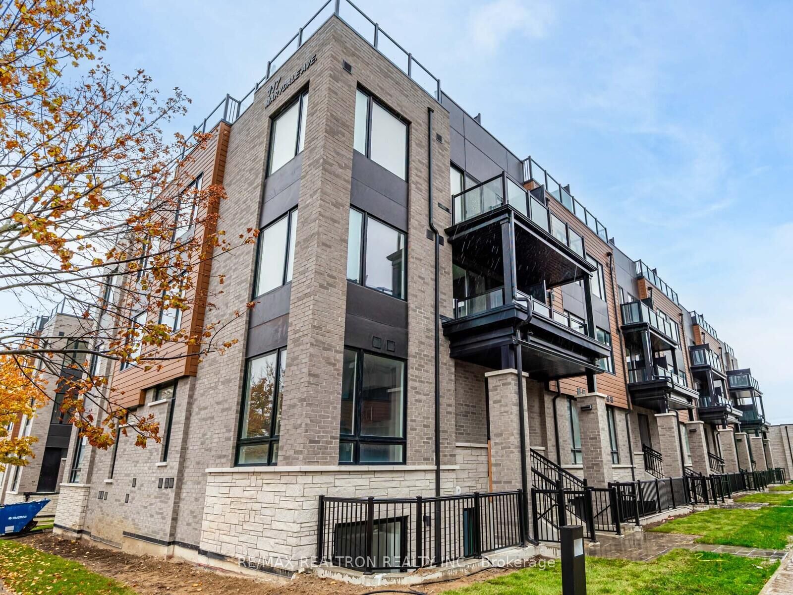 Property Photo:  117 Marydale Avenue 31  ON L3S 0E3 
