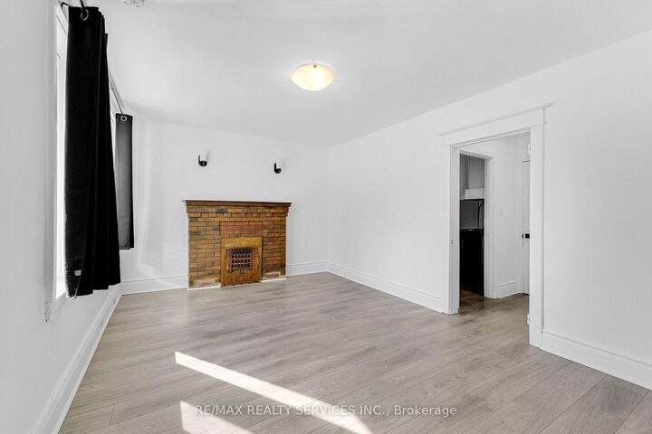 Property Photo:  5 Fairholt Road N 7  ON L8M 2S9 