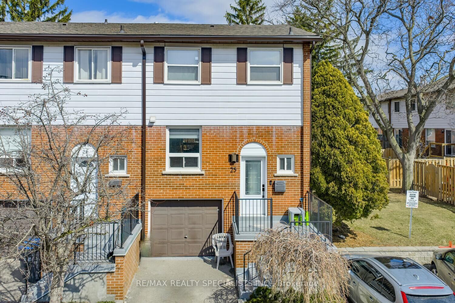 Property Photo: 2445 Homelands Drive 25 ON L5K 2C6