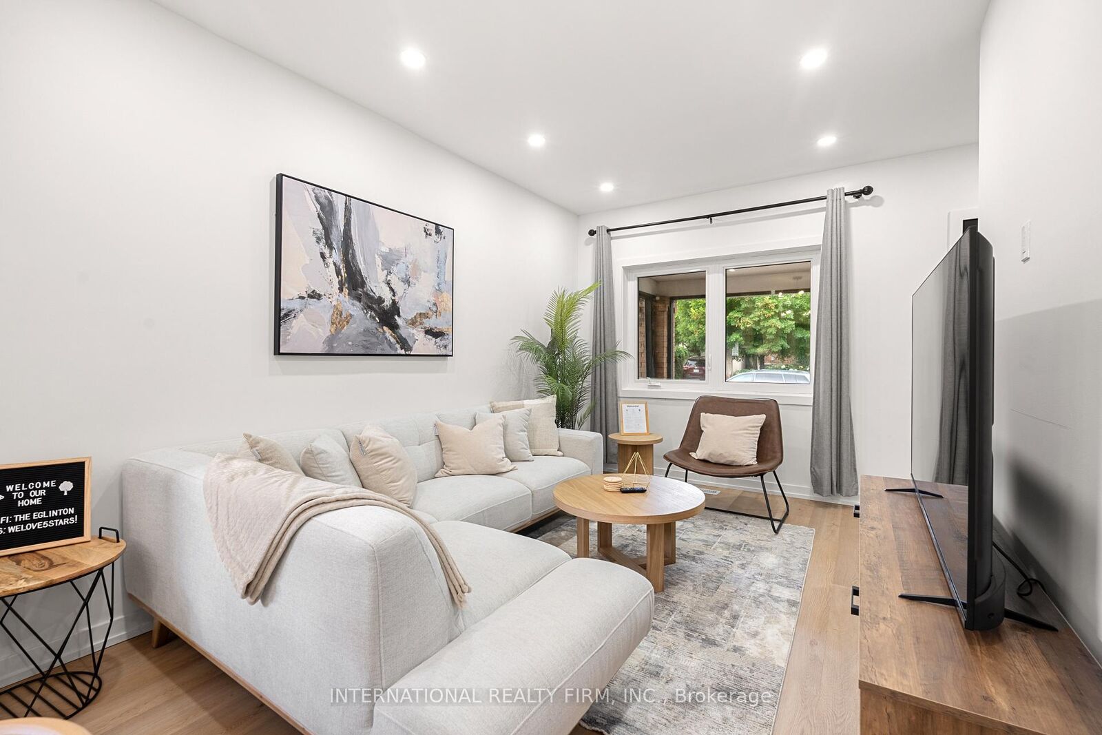 Property Photo:  171 Duplex Avenue  ON M5P 2A8 