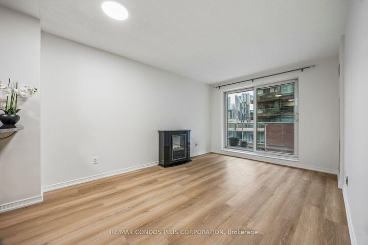 Property Photo:  230 King Street E 1010  ON M5A 1K5 