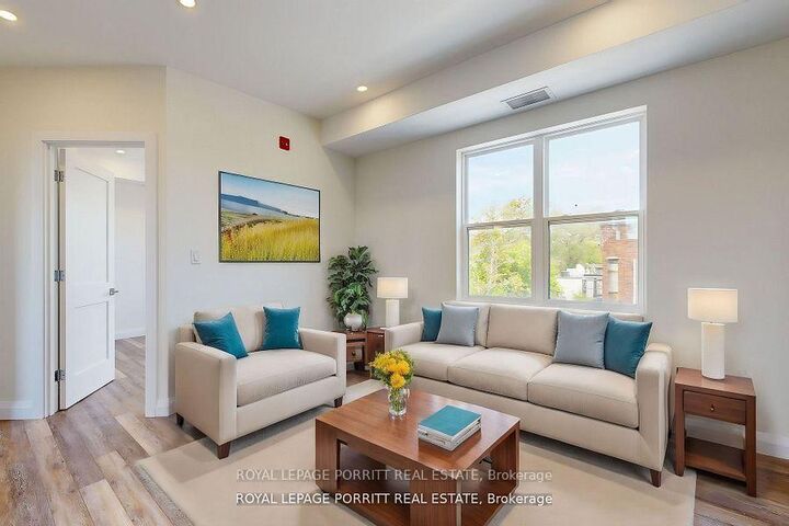 Property Photo:  254 Armadale Avenue #1  ON M6S 3X4 