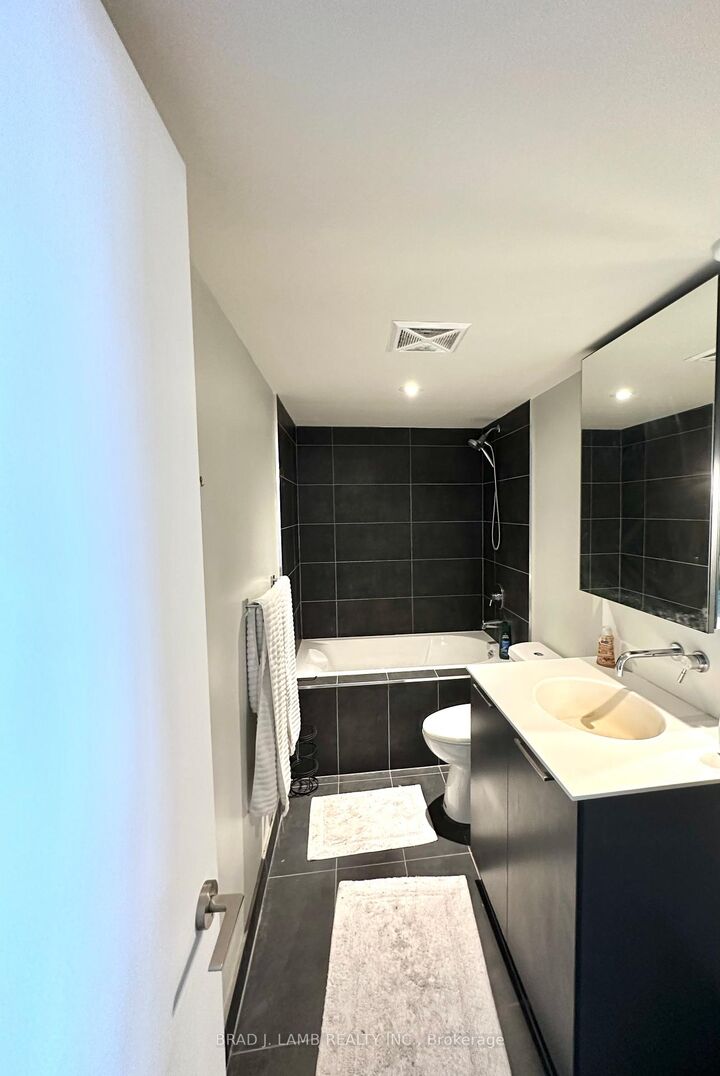 Property Photo:  650 King Street 513  ON M5V 1M7 