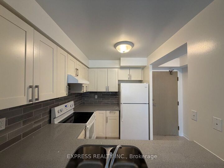 Property Photo:  38 Elm Street 1505  ON M5G 2K5 