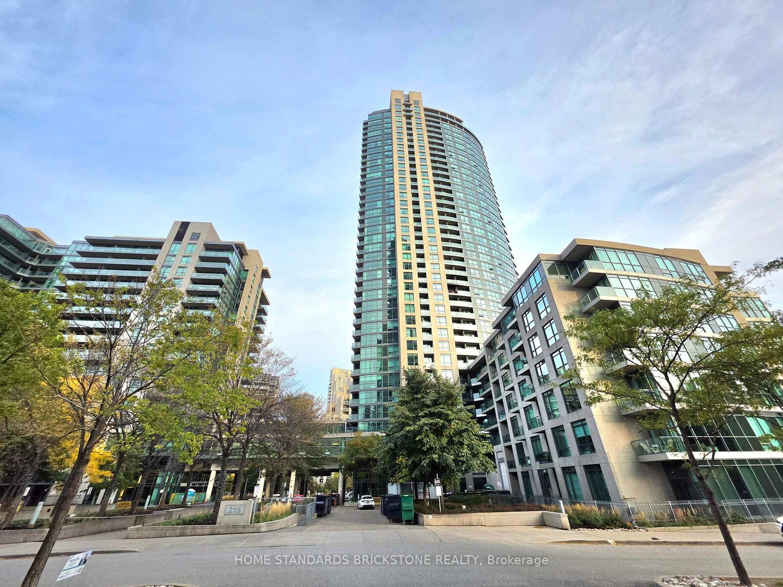 Property Photo:  215 Fort York Boulevard 2708  ON M5V 4A2 