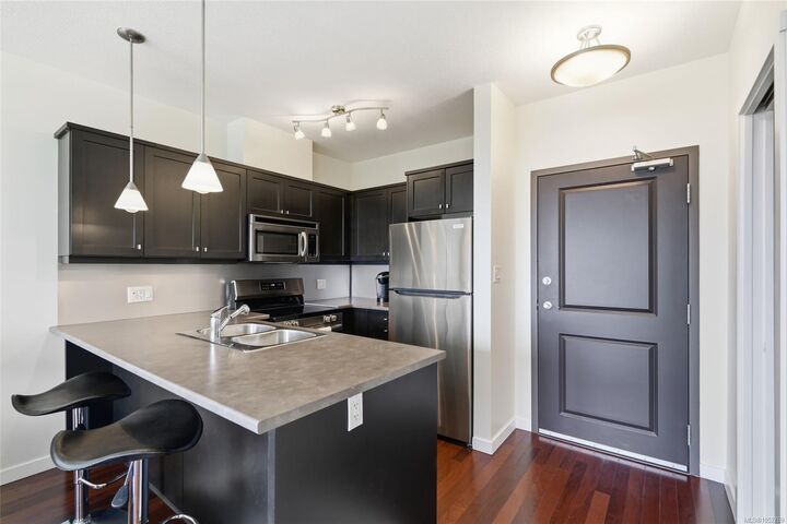 Property Photo: 555 Franklyn St #304 BC V9R 2X9