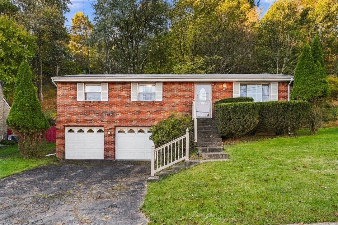 Property Photo:  94 York Dr  PA 15214 
