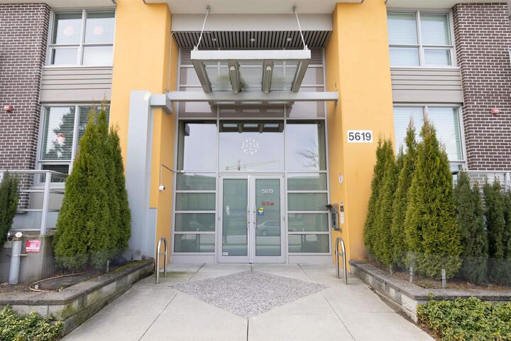 Photo de la propriété:  5619 Cedarbridge Way  BC V6X 0P8 