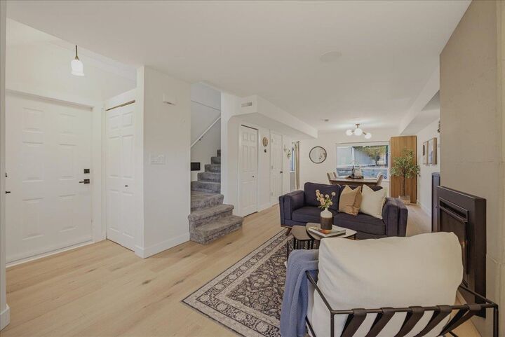 Property Photo: 32361 McRae Avenue 22 BC V2V 4X7