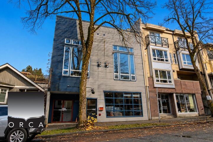 Property Photo:  3726 Commercial Street 3  BC V5N 4G2 