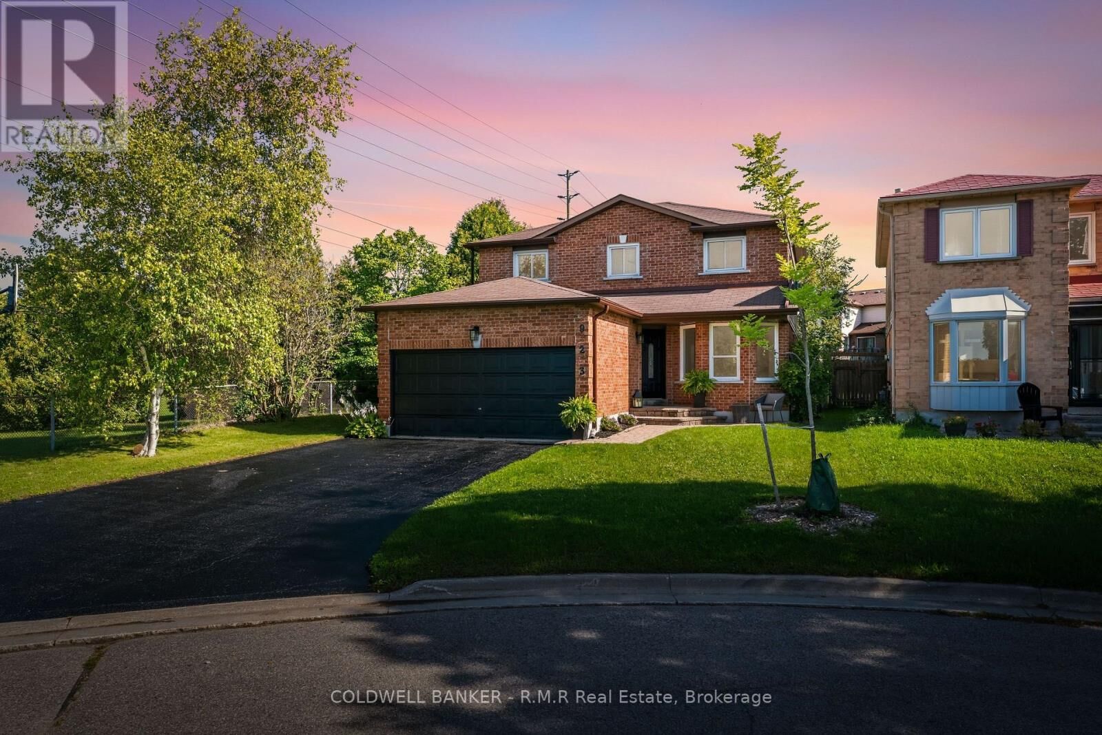 Property Photo:  923 Lavis Court  ON L1K 1W2 