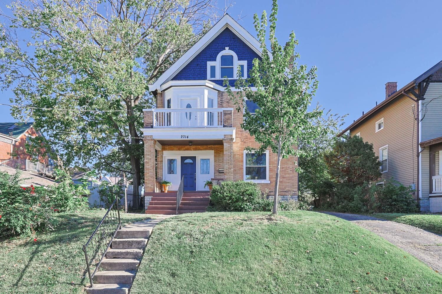 Property Photo: 2214 Monroe Avenue OH 45212