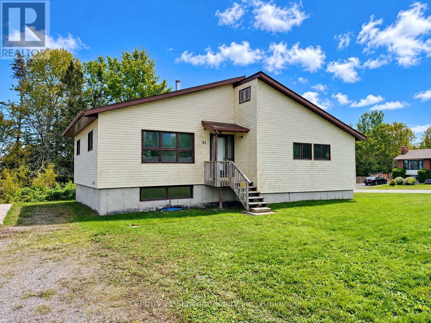 Property Photo:  21 East Grove Crescent  ON P0T 2W0 